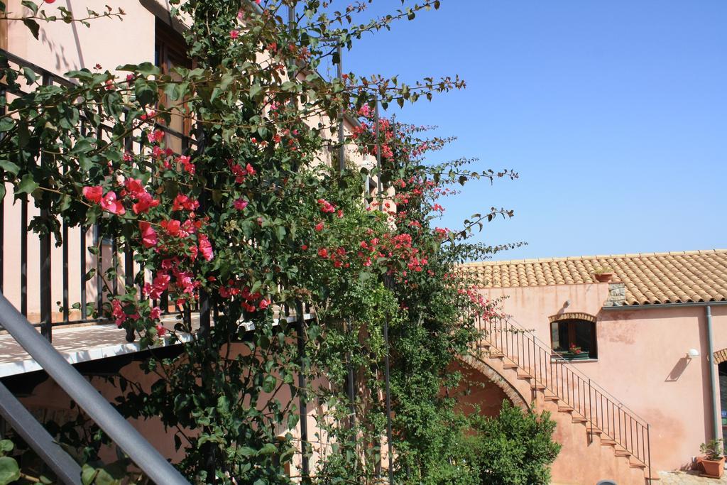 Agriturismo Case Tabarani Collesano Eksteriør bilde